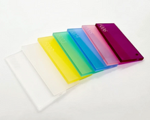 Load image into Gallery viewer, Acrylic place card with engraved name