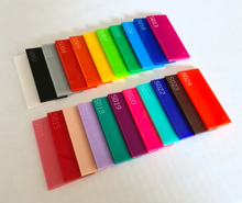 Load image into Gallery viewer, Acrylic place card with engraved name